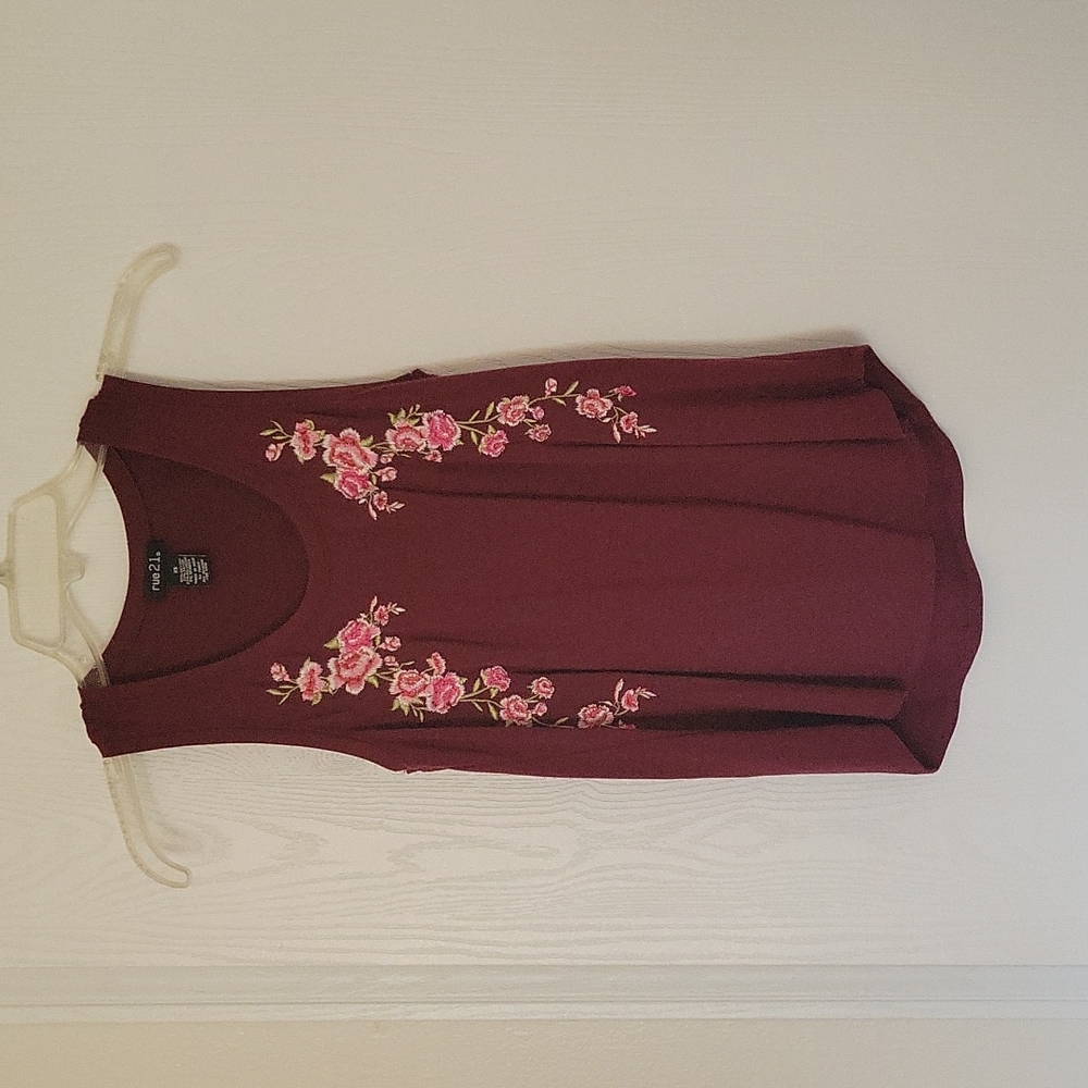 🟣 Maroon floral tank top